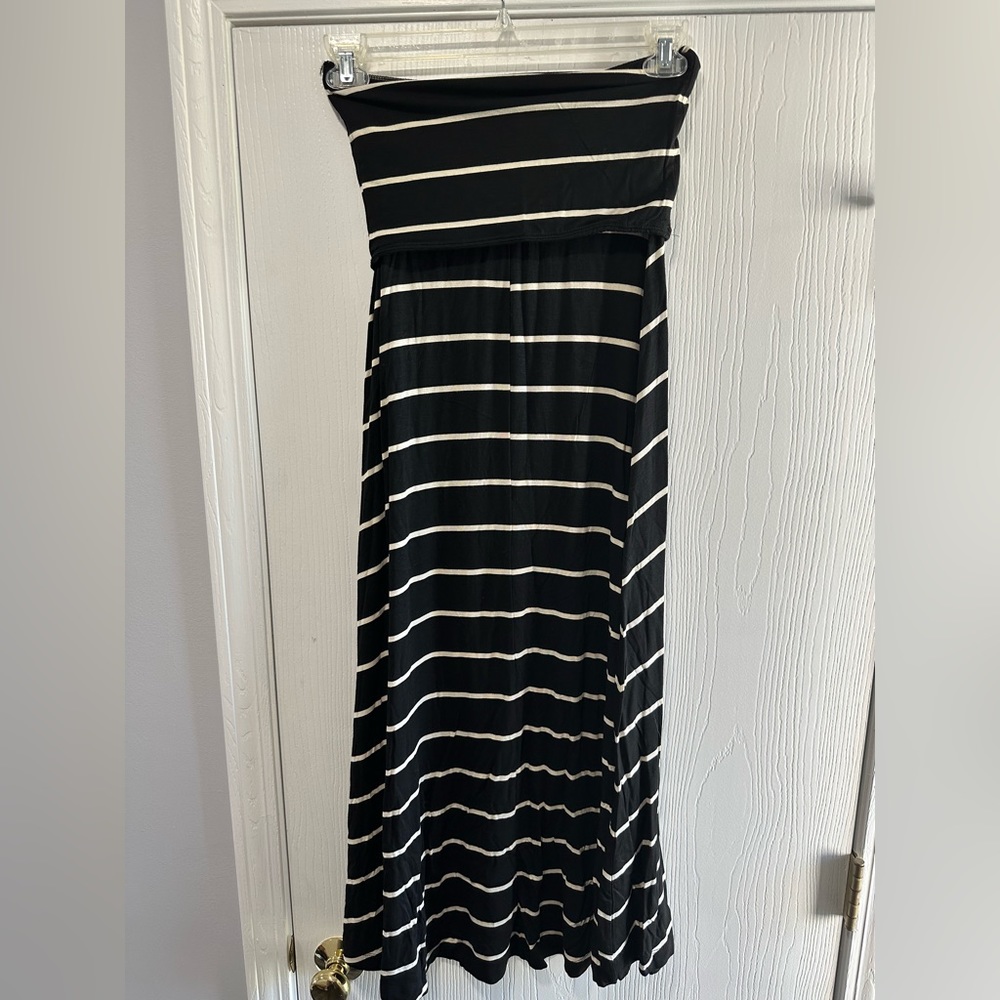 Mudd size S black and white striped maxi skirt - great condition
